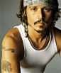 强尼·戴普(Johnny Depp)——他的魅力，只有在半神半鬼、古灵精怪、带点邪气的角色上才能发挥出来,亦正亦邪钩魂夺魄狂放不羁的迷人性格。