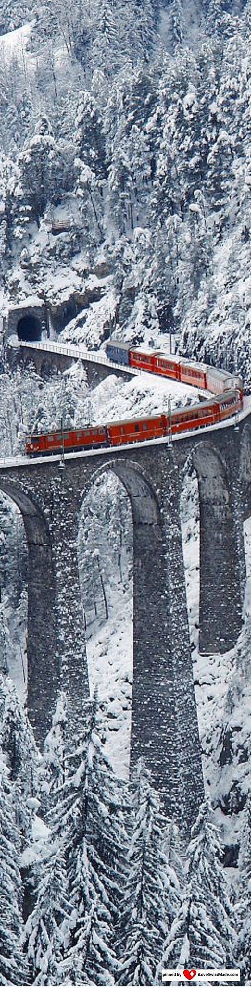  高架桥，格劳宾登州，瑞士。  