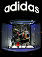 #Adidas阿迪达斯冬季伦敦櫥窗# #橱窗陈列设计# #蜂讯网# #鞋子橱窗#