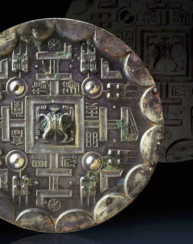 博局镜 是汉代铜镜中非常有特点的一种，其...