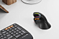 This curved vertical ergonomic mouse helps lessen fatigue on your hand ·键鼠