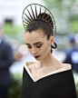 #Lily Collins# at Met Gala 2018.造型灵感来源于Our Lady of Sorrows.契合主题，也美丽至极。the darkest queen