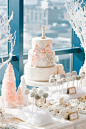 银装素裹的冬日宝宝宴！来自：婚礼时光——关注婚礼的一切，分享最美好的时光。#甜品台#
