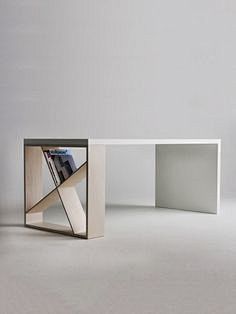 Cupertino Desk by Bo...