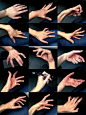 绘画学习超话分享一组非常实用的手部动作参考，有用！码住！#插画艺术作品# ​​​​