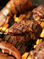 饮食,食品,肉,海产,户外_157610806_Steak and Lobster on an outdoor BBQ_创意图片_Getty Images China