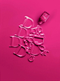 Dior Vernis Couture Effet Gel Collection Spring 2014 化妆品海报；化妆品设计；化妆品瓶体瓶身创意；创意设计合成；KV主视觉；化妆品美妆彩妆护肤创意海报；平面设计构图；拍摄构图参考；特效制作；光影合成案例；
