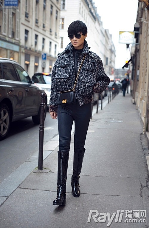 李宇春Chanel外套巴黎街拍
