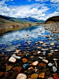 蓝天白云，清澈的流溪，斑斓的彩石，这是否是世界上最后一片净土。——西藏