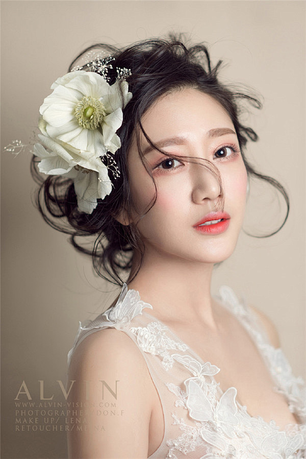 淡雅新娘：花与美女 化妆造型