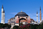 拜占庭建筑有三点：穹顶；希腊十字教堂；圣索菲亚大教堂