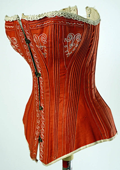 梅耶代代子采集到中世纪服装集本