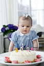 瑞典小公主一周岁啦！埃斯特拉公主(Princess Estelle)和爸爸妈妈开心过生日，瑞典王室与民众分享小公主萌照