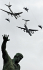 31262:Tu-95 staging an aerial refueling from an Ilyushin Il-78 during the Victory Day Parade in Moscow
Minin is visible below.
(Source)