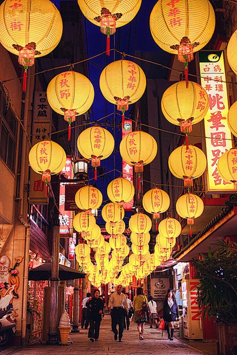 漂亮的灯笼。中秋节。唐人街。