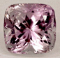 紫色锂辉石，因为含有锰而呈现有如薰衣草的淡紫色，在1902年由孔赛博士所发现才成为宝石的一种。 @北坤人素材