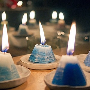 小山 创意蜡烛的图片