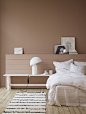living room blush + white: 干净而优雅精致的卧室