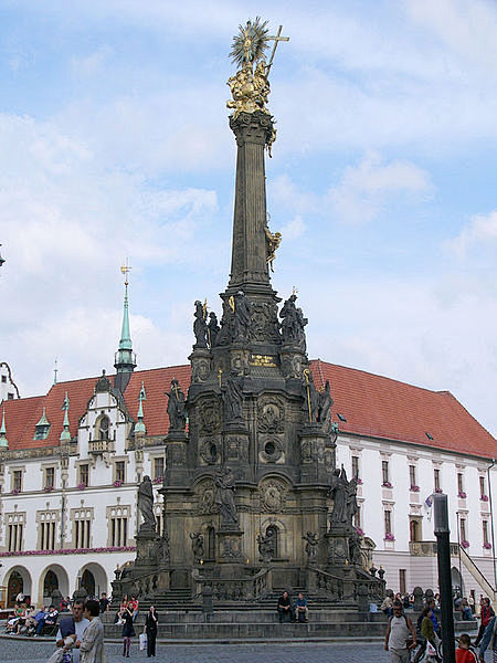 13.奥洛穆茨圣三柱，捷克最大的巴洛克雕...