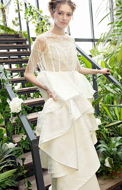 SalyPeng今日新娘高级婚纱设计师采集到婚纱