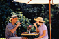 饮食,吃饭,摄影,户外,树_200269023-001_Couple dining at park restaurant_创意图片_Getty Images China