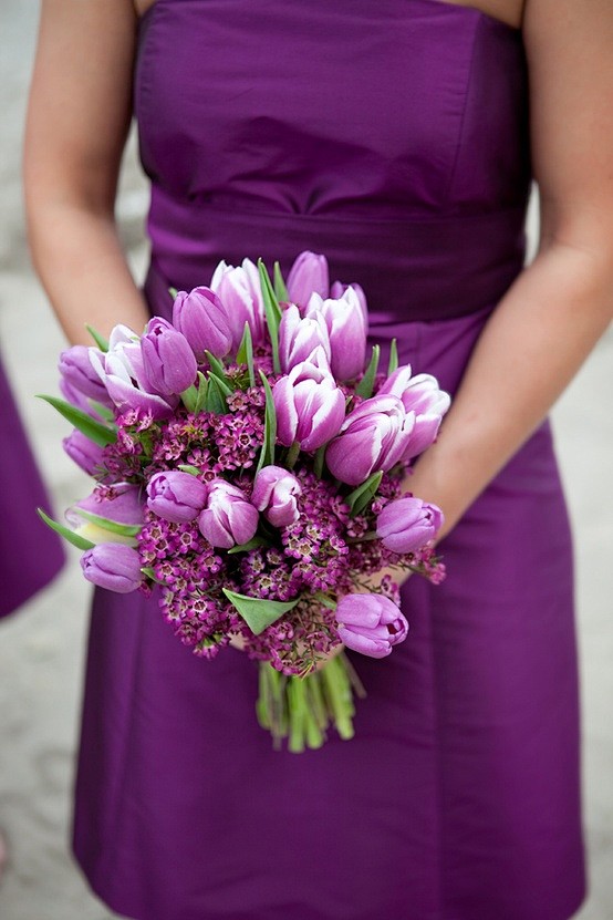 紫色手捧花束