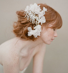 婚纱潮流采集到欧式新娘盘发--优雅高贵