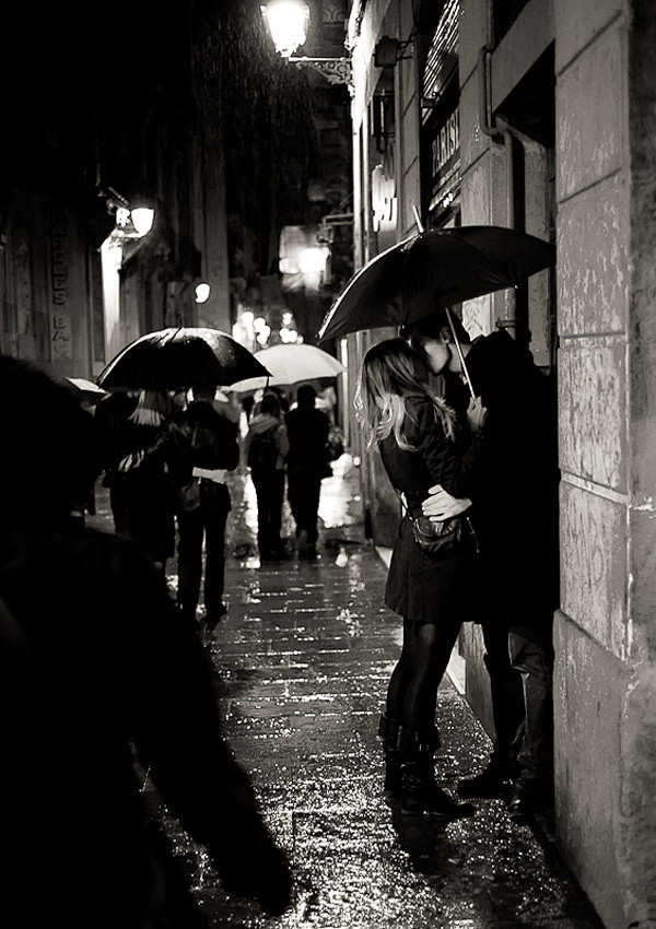 《Lovers in the rain》...