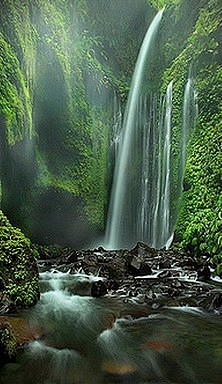 印尼的瀑布~