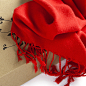 本命年红色围巾～非常温暖又吸睛，走在街上，穿在多的衣服，冷风也总是往脖子里钻，不是因为衣服薄，而是少了一条围巾！