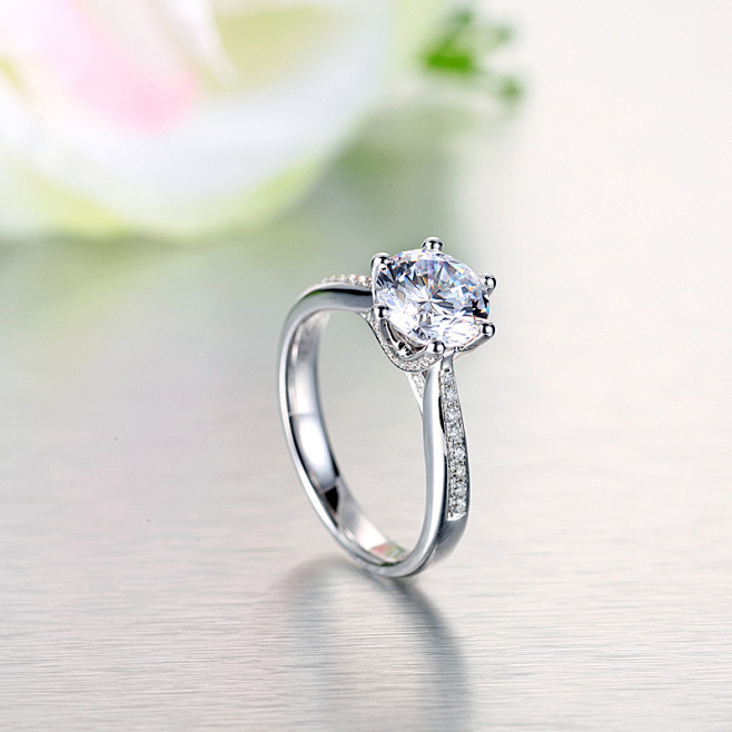 一旦拥有一枚结婚戒指，就要如爱人一般的珍...