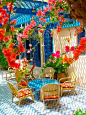 Alegria já na varanda da casa! Escolha cores que contrastem com as plantas e flores para um visual mais alegre.: 