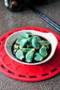 如何做韭菜鲜肉水饺和腊八蒜的做法（北方年夜饭）