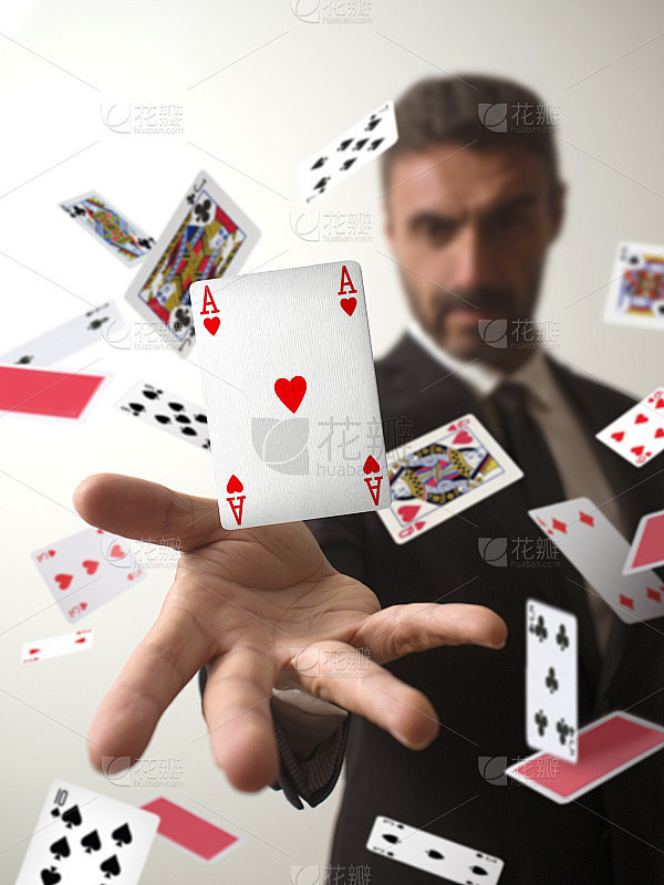 魔术师使一张红桃a从一副牌中出现