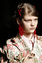 Simone Rocha Fall 2018 Ready-to-Wear Fashion Show : The complete Simone Rocha Fall 2018 Ready-to-Wear fashion show now on Vogue Runway.