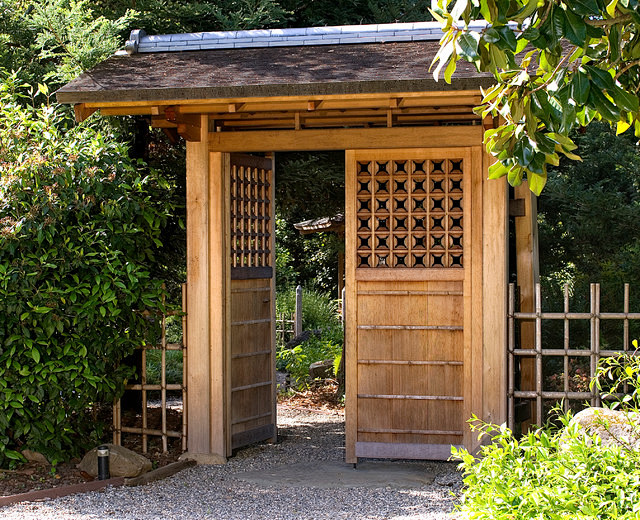 Entrance Gate (mon) 