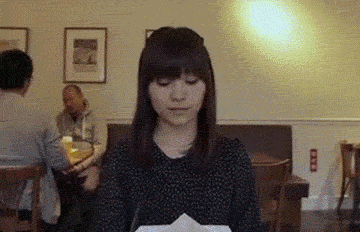 日本一快餐店发现女人不好意思在公共场合张...