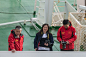 雪龙号船上的科考人员拿着相机对邮轮拍照。,shan1230