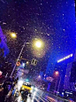 #南京身边事# 雪中的新街口，好像宫崎骏漫画里的场景[爱心]