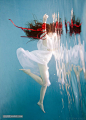 俄羅斯女攝影師Elena Kalis: 爱丽丝漫游水境 至纯至美的水下摄影作品