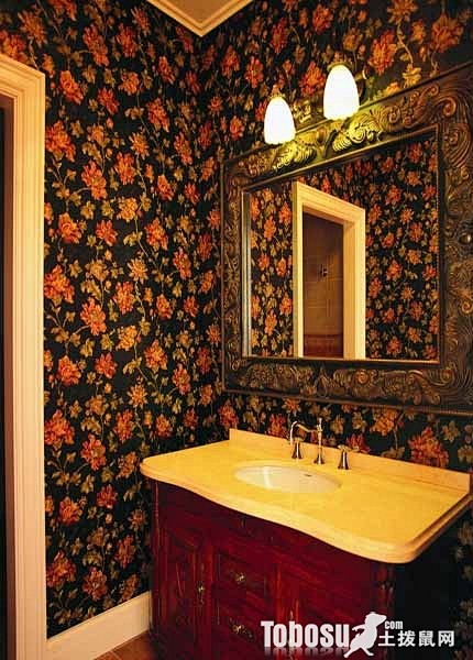 新古典风格复式创意主卫生间镜子仿古砖花纹...