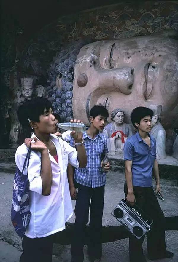 1983年，重庆，时髦青年。