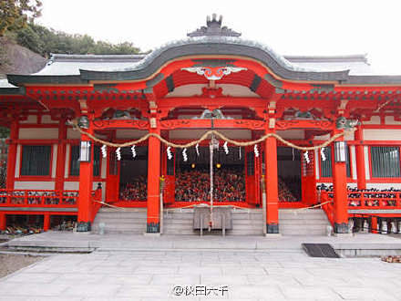 日本有个专门收藏娃娃的神社,里面各种传统...