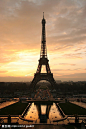 巴黎埃菲尔铁塔摄影图