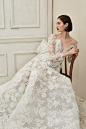 Oscar de la Renta Bridal Fall 2019  Fashion Show : The complete Oscar de la Renta Bridal Fall 2019  fashion show now on Vogue Runway.