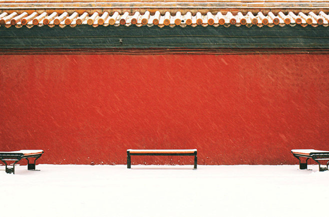 景山公园，雪中寂寞的凳子。