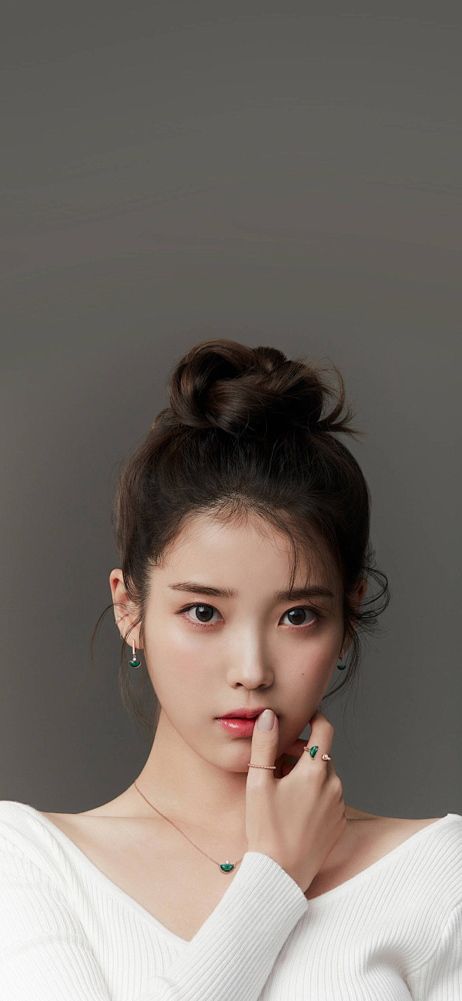 IU