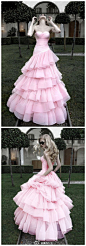 粉色+桃心裹胸+褶皱+束腰+层叠裙摆+齐地~~~好美呀！