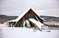 old wooden house in siberia forest_创意图片