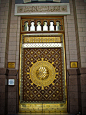 沙特阿拉伯的prophet mosque（先知清真寺），谷歌一下吧——相当宏伟
